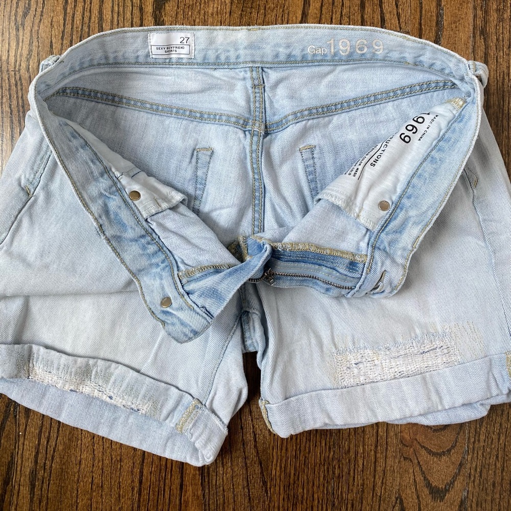 GAP Sexy Boyfriend Shorts - Picture 5 of 5